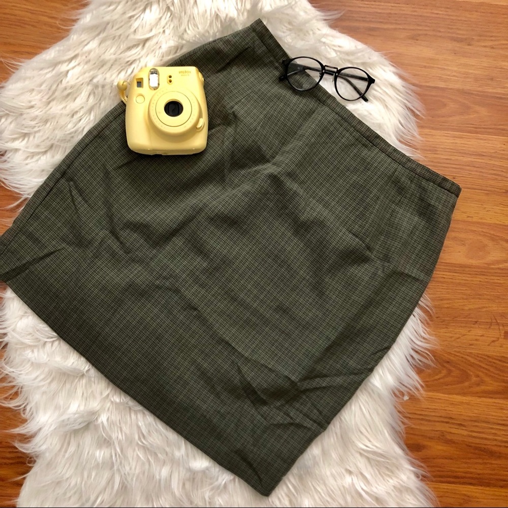 trendy plaid skirt green, black, white
